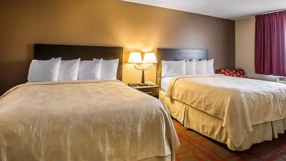 Quality Inn & Suites West Bend | Wisconsin - Milwaukee (ve civarı) - West Bend