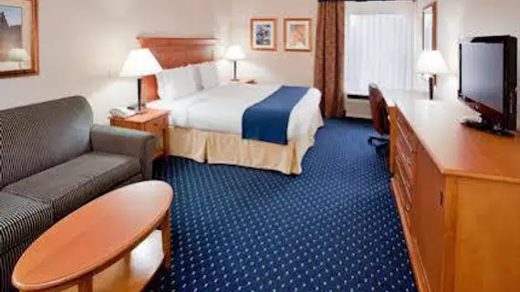 Holiday Inn Express Hotel & Suites Waynesboro-Route 340 | Virginia - Staunton (ve civarı) - Waynesboro