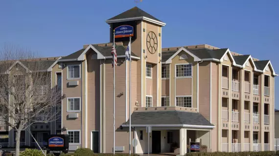 Howard Johnson Inn Salinas | Kaliforniya - Monterey (ve civarı) - Salinas