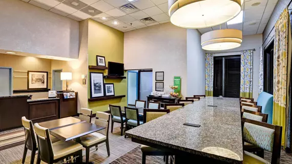 Hampton Inn Norfolk-Naval Base | Virginia - Norfolk - Virginia Beach (ve civarı) - Norfolk - Fleet