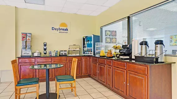 DAYS INN NORFOLK MILITARY CIRC | Virginia - Norfolk - Virginia Beach (ve civarı) - Norfolk