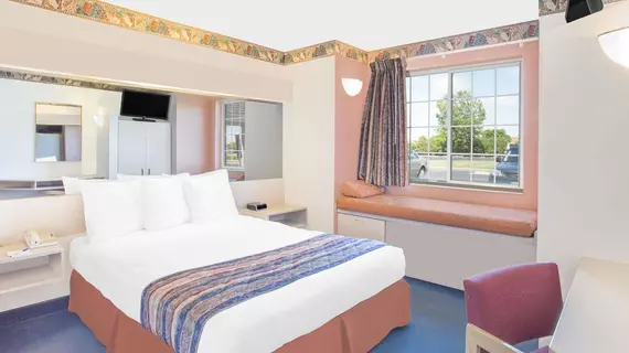 Microtel Inn & Suites by Wyndham Fond Du Lac | Wisconsin - Fond du Lac