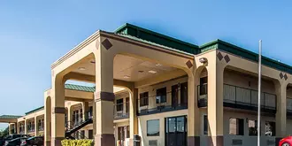 Econo Lodge Inn and Suites Southeast