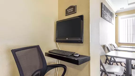 Rodeway Inn & Suites Oakland | Kaliforniya - Oakland (ve civarı) - Oakland