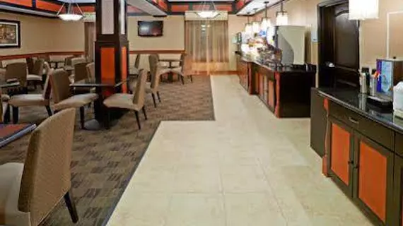 Holiday Inn Express Hotel & Suites Dallas Central Market Center | Teksas - Dallas (ve civarı) - Dallas