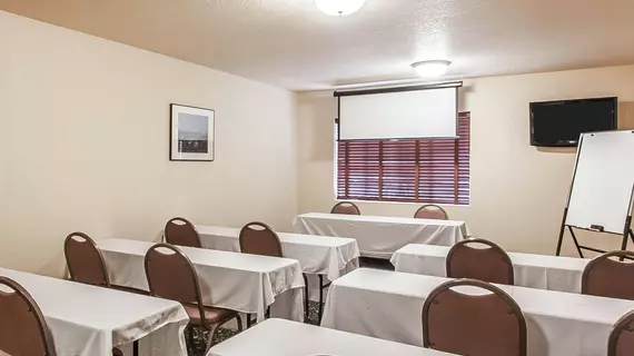 Comfort Inn & Suites Tualatin | Oregon - Portland (ve civarı) - Tualatin