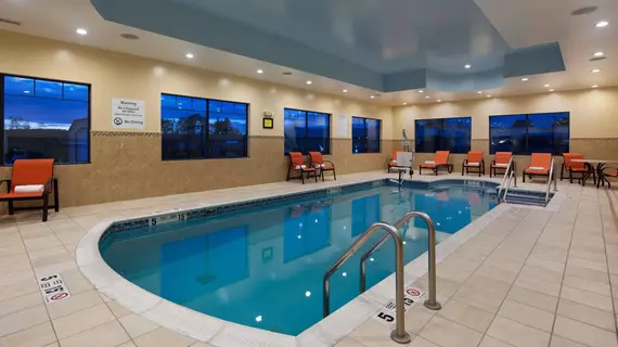 Best Western Plus Finger Lakes Inn & Suites | New York - Ithaca (ve civarı) - Cortland