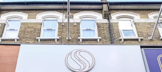 Signature Hotel London | Londra (ve civarı) - Redbridge - Ilford