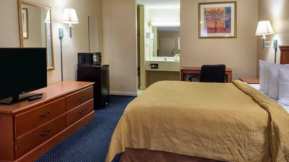 Quality Inn Little Creek | Virginia - Norfolk - Virginia Beach (ve civarı) - Virginia Beach