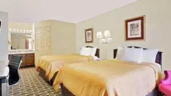 Days Inn Spartanburg | Güney Karolayna - Greenville - Spartanburg (ve civarı) - Spartanburg - Valley Falls