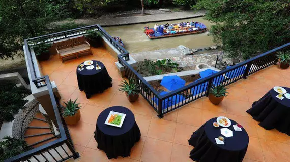 Courtyard San Antonio Riverwalk | Teksas - San Antonio (ve civarı) - San Antonio - San Antonio Merkezi