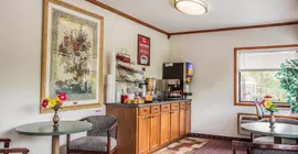 Econo Lodge Fort Jackson | Güney Karolayna - Columbia (ve civarı) - Columbia