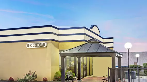 DAYS INN NORFOLK MILITARY CIRC | Virginia - Norfolk - Virginia Beach (ve civarı) - Norfolk