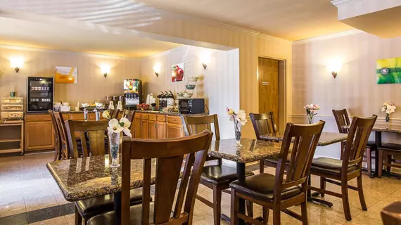 Quality Inn Fort Jackson | Güney Karolayna - Columbia (ve civarı) - Columbia