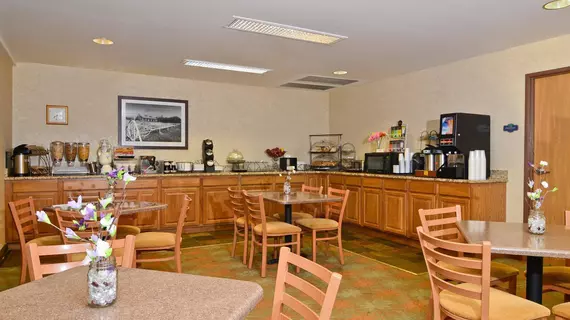 Best Western Wittenberg Inn | Wisconsin - Wausau (ve civarı) - Wittenberg