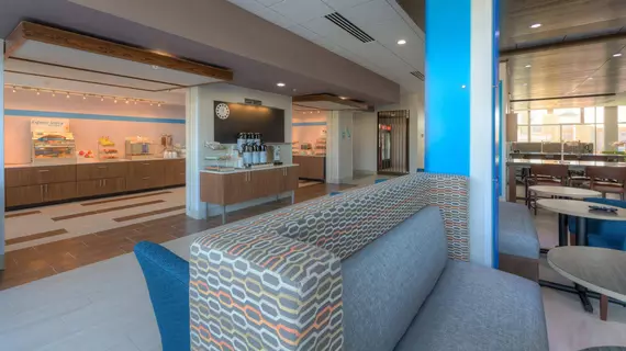 Holiday Inn Express & Suites Tulsa Midtown | Oklahoma - Tulsa (ve civarı) - Tulsa