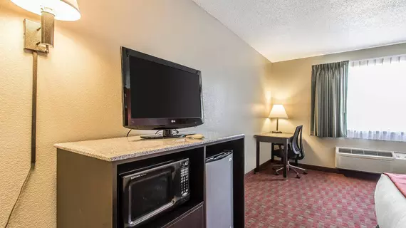 Quality Inn & Suites La Vergne | Tennessee - Nashville-Davidson - Nashville (ve civarı) - La Vergne