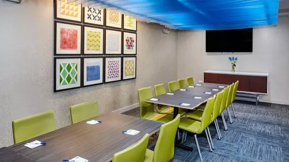 HOLIDAY INN EXPRESS & SUITES CHICAGO NORTH SHORE - NILES | İllinois - Niles