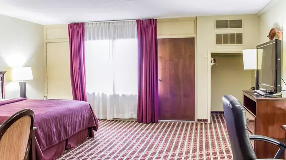 Quality Inn & Suites Fayetteville | Kuzey Karolayna - Fayetteville (ve civarı) - Fayetteville