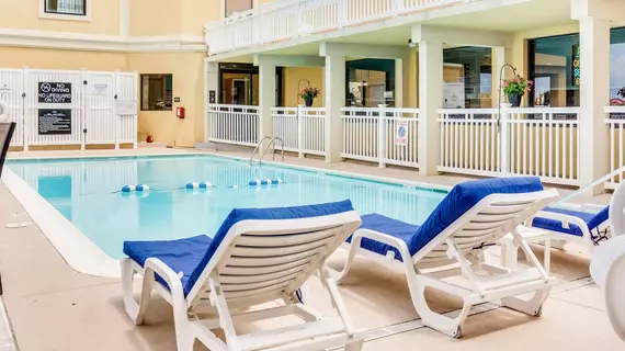 Clarion Inn & Suites Virginia Beach | Virginia - Norfolk - Virginia Beach (ve civarı) - Virginia Beach