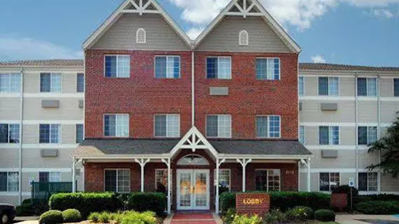 MainStay Suites Greenville Airport | Güney Karolayna - Greenville - Spartanburg (ve civarı) - Greenville