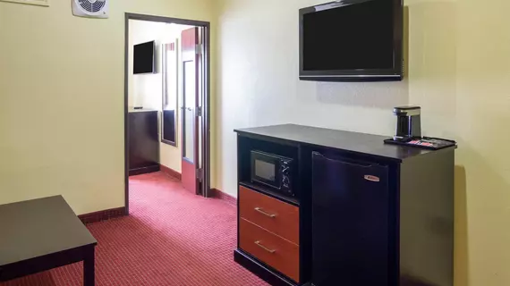 Quality Suites Houston IHA Airport - Beltway 8 | Teksas - Houston (ve civarı) - Houston