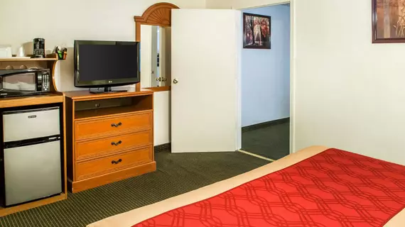 ECONO LODGE INN & SUITES | New Mexico - Socorro