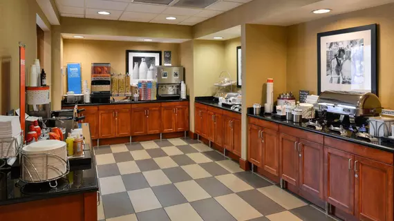 Hampton Inn & Suites Tacoma-Mall | Washington - Tacoma (ve civarı) - Tacoma