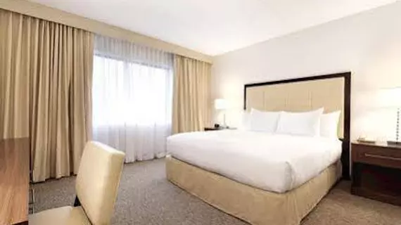 Brookfield Suites Hotel & Convention Center | Wisconsin - Milwaukee (ve civarı) - Brookfield