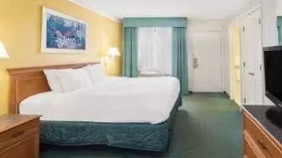 Days Inn and Suites Huntsville | Alabama - Huntsville (ve civarı) - Huntsville