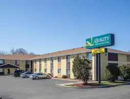 Quality Inn & Suites West Bend | Wisconsin - Milwaukee (ve civarı) - West Bend