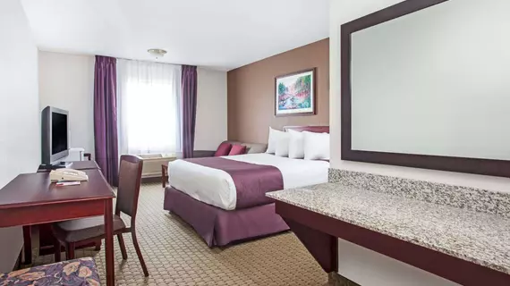 Ramada Inn & Suites Red Deer | Alberta - Red Deer (ve civarı) - Red Deer