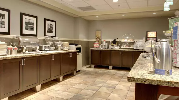 Hampton Inn & Suites Grafton | Wisconsin - Milwaukee (ve civarı) - Grafton