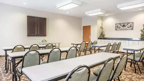 Comfort Inn & Suites Orangeburg | Güney Karolayna - Orangeburg (ve civarı) - Orangeburg