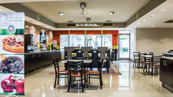 Quality Suites Airport Fort Myers | Florida - Fort Myers (ve civarı) - Fort Myers