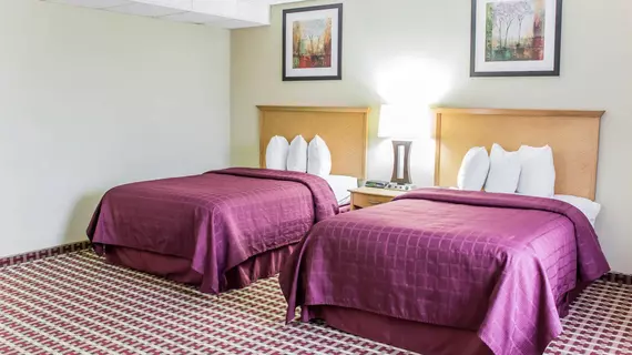 Quality Inn & Suites Fayetteville | Kuzey Karolayna - Fayetteville (ve civarı) - Fayetteville