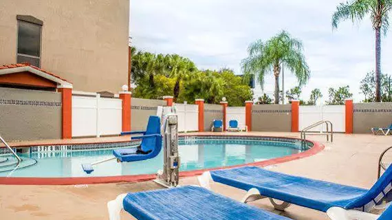 Quality Suites Airport Fort Myers | Florida - Fort Myers (ve civarı) - Fort Myers