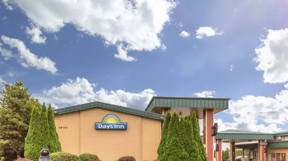 Days Inn Black Bear | Oregon - Salem (ve civarı) - Salem