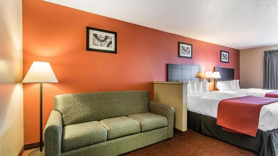 Quality Inn & Suites La Vergne | Tennessee - Nashville-Davidson - Nashville (ve civarı) - La Vergne