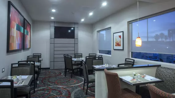 Holiday Inn Express & Suites Chihuahua Juventud | Chihuahua - Chihuahua