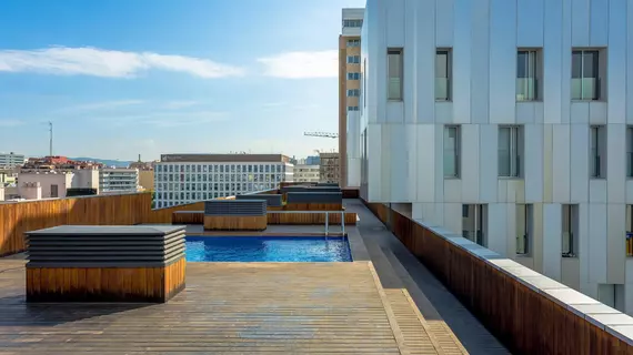 1 BR Rambla Suite & 2 Pools Rooftop Terrace Sea View - HOA 42152 | Katalonya - Barselona (ve civarı) - Sant Marti - Poblenou