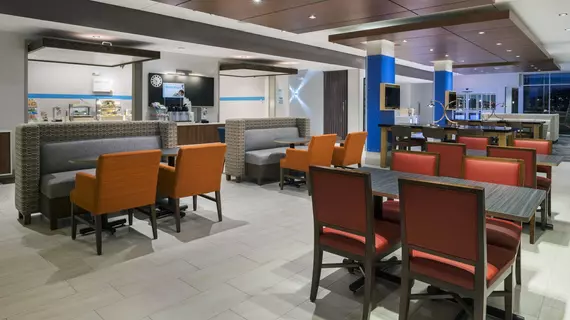 Holiday Inn Express and Suites Medina | Ohio - Summit İlçesi - Akron (ve civarı) - Medina