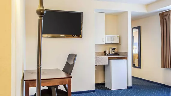 Quality Suites Milwaukee Airport | Wisconsin - Milwaukee (ve civarı) - Milwaukee