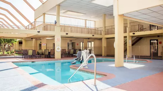 Econo Lodge Broken Arrow | Oklahoma - Tulsa (ve civarı) - Broken Arrow