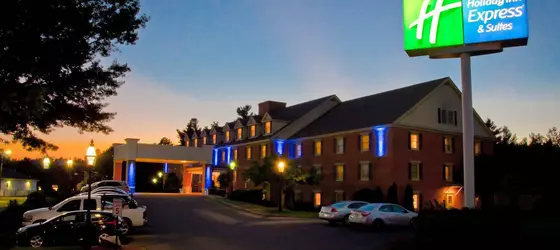 Holiday Inn Express and Suites Merrimack | New Hampshire - Manchester (ve civarı) - Merrimack