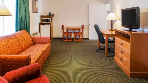 ECONO LODGE INN & SUITES | New Mexico - Socorro