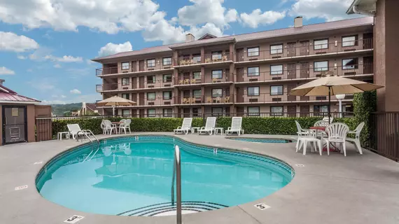 BAYMONT INN & SUITES PIGEON FO | Tennessee - Gatlinburg - Pigeon Forge (ve civarı) - Pigeon Forge