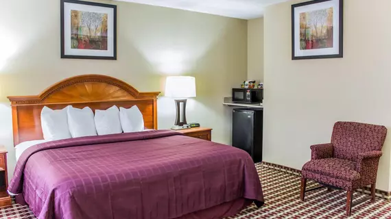 Quality Inn & Suites Fayetteville | Kuzey Karolayna - Fayetteville (ve civarı) - Fayetteville