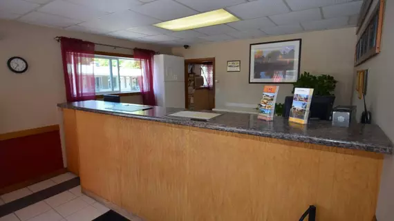 Econo Lodge Inn & Suites Lincoln | New Hampshire - Lincoln