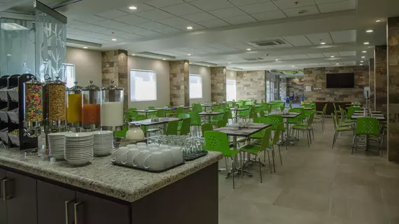 Holiday Inn Express & Suites Celaya | Guanajuato - Celaya